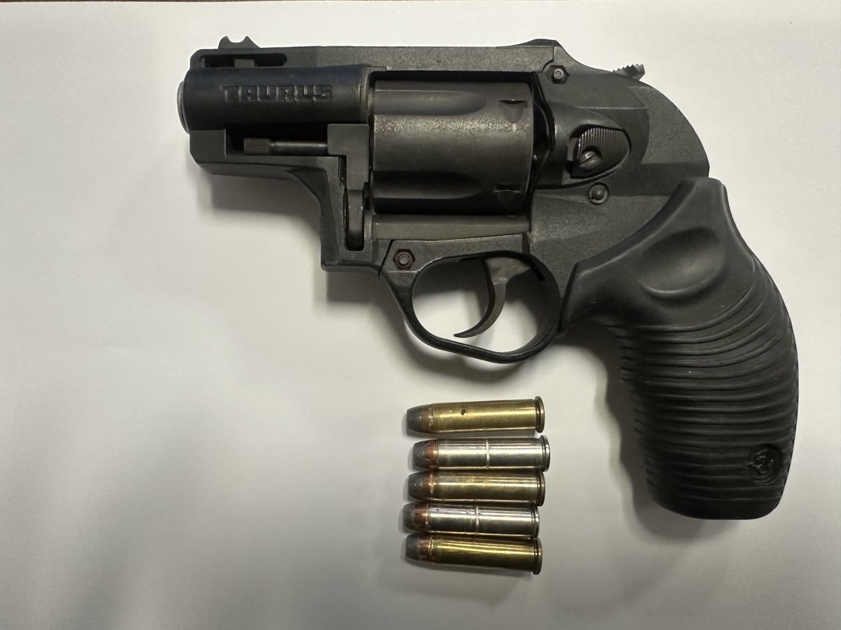 Neighborhood Coordination Officers from @NYPDPSA7 had their eyes peeled while patrolling the Bronx community. They recognized a wanted individual with an active warrant & quickly placed him under arrest. Upon further investigation, this illegal gun was found in his possession.