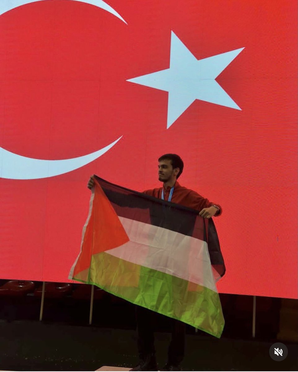 Dünya Kug Fu şampiyonu olan Necmettin Erbakan Akyüz, madalya töreninde Filistin Bayrağı açıp dabka dansı yaptı diye şampiyonluğu iptal edildi...

#NecmettinErbakanAkyüz
#NecmettinErbakanAkyüzGururumuzdur🇹🇷🇵🇸
#katilisrail