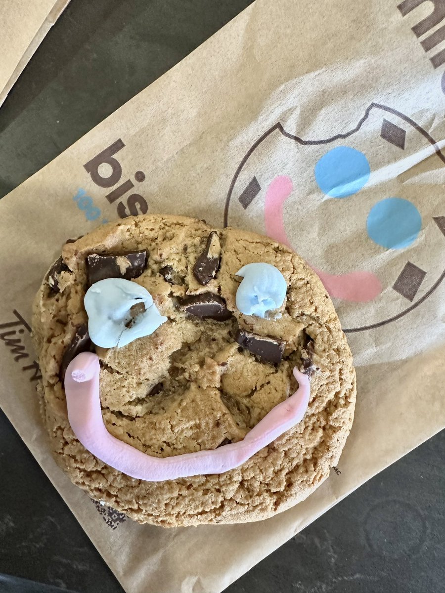 It’s smile cookie week!🍪 
#timhortons #smilecookie