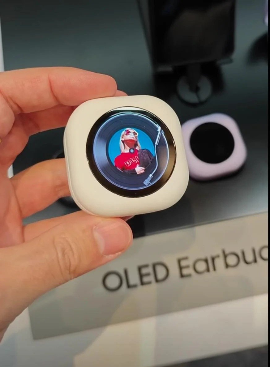 Galaxy Buds3 Pro - 500 mAh case leaked; to be the best Buds yet Galaxy Buds3 Pro have already been known to get killer upgrades such as: - Improved ANC & Ambient Sound - Galaxy AI - Improved drivers - Possible case display (still on-going rumor) - Etc. But, we now see that