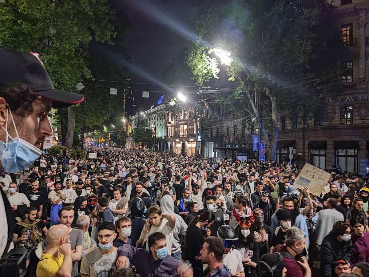 Hours of this hell. My best friend has never in her entire life attended a single rally, and this is so brutal that even she’s coming out tomorrow. Yet THIS AMOUNT of people are back on Rustaveli and ready for another round! #Georgia #NoToRussianLaw #TbilisiProtests