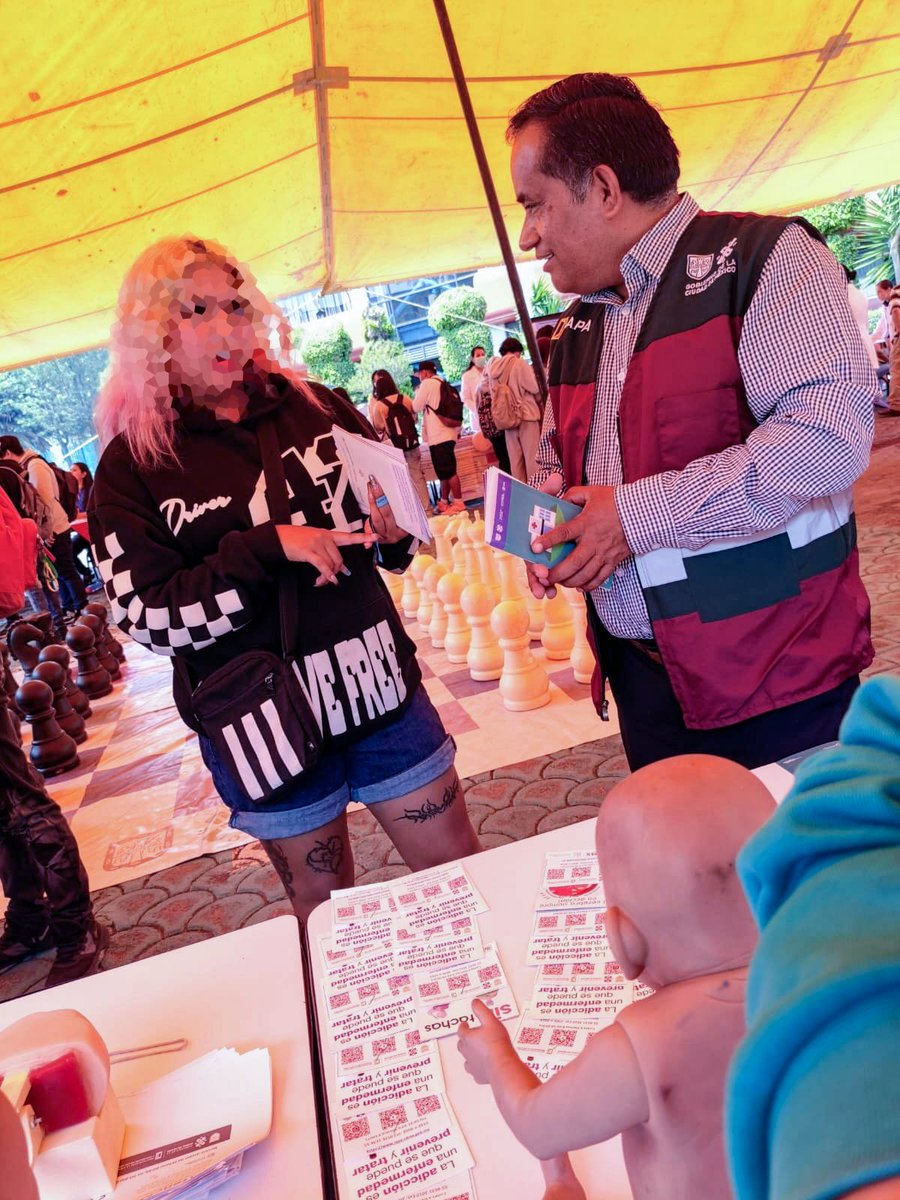 👥🚶Participamos en la jornada 'Por un juventud activa' organizada en el @IEMS_CDMX  plantel I, con pláticas sobre salud mental y los posibles riesgos del uso de sustancias psicoactivas.
#JuntosPorLaPaz #SaludEnTuVida