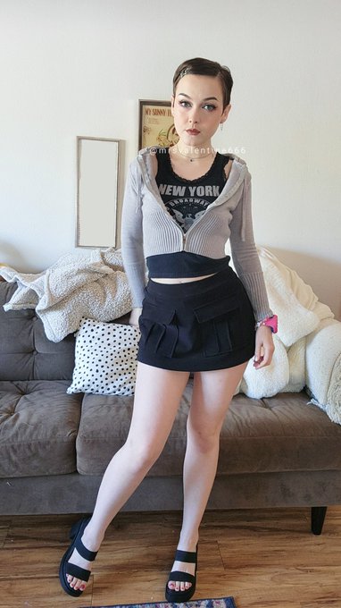 what I wore to set vs. what I wore for the scene: @TPXSMovies edition! https://t.co/JdlUzKq1lw<a href="/tag/mvsales"class="tags"><span>#mvsales</span></a>