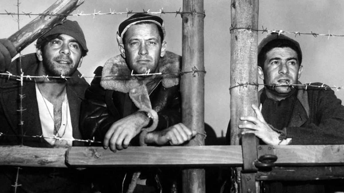 Stalag 17 ★★★½ 'There are two people in this barracks who know I didn't do it. Me and the guy that did do it.' #BillyWilder great toast to the United States' greatest generation is POW thriller which blended elements of mystery, comedy, and caper, resulting in a blockbuster…