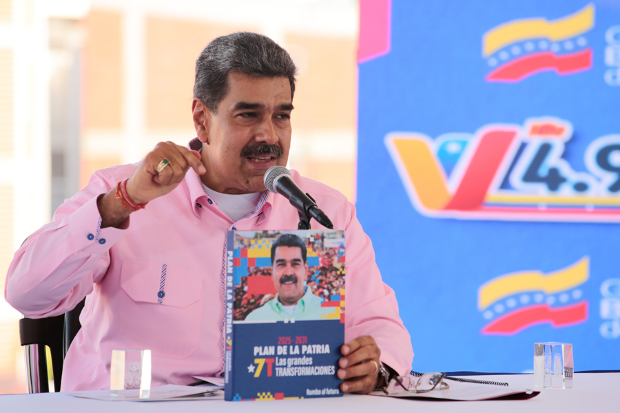 #EnVivo 📹 | Presidente @NicolasMaduro exonera los pagos y ordena la entrega de sus documentos de propiedad a cada una las familias del urbanismo Jorge Rodríguez Padre.