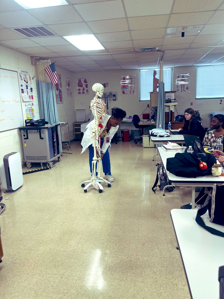 #MedicalAssisting students exploring radiculopathy today! From understanding nerve compression to honing patient care skills, they're embracing every aspect of this condition. #GettinItDone #SkillsMatter
#NHRECCTE #LeadBoldly 
@NHREC_VA