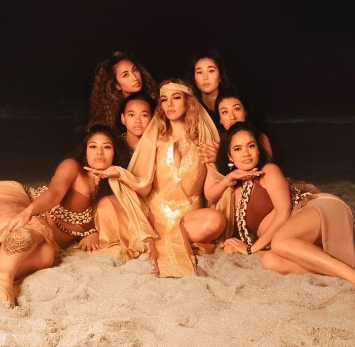 El 17 de mayo Dinah Jane va a estar estrenando una nueva canción llamada "Ocean Song" 🌊

Ya pueden hacer pre-save: vyd.co/Oceansong?netw…