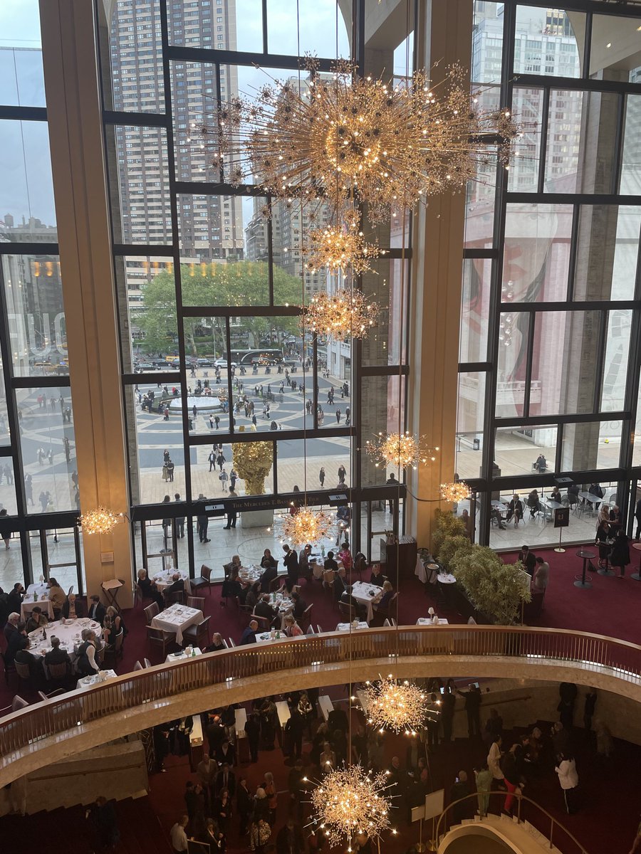 I like the sparkly cheerfulness of the early evening of the New York Met. I’m developing a fondness for modern opera houses.