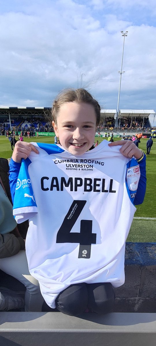 @DeanCam01 @BarrowAFC @DeanCam01  genuinely a huge thankyou for making my 8 year old daughters year. I've never seen her so excited, nervous and happy when you spotted her sporting your name and number on her shirt and you started walking over. Screaming and hitting notes I've never heard her hit 😂.