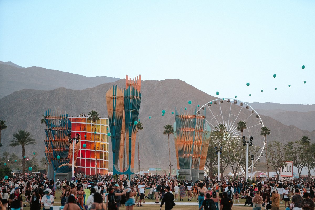 Dates for both weekends of Coachella 2025 have been revealed by Goldenvoice! The full music festival lineup will be announced in January.

Advanced sale of festival passes will take place on Friday at 11 a.m. PT: bit.ly/44oXrxt

#coachella #coachella2025 #justannounced