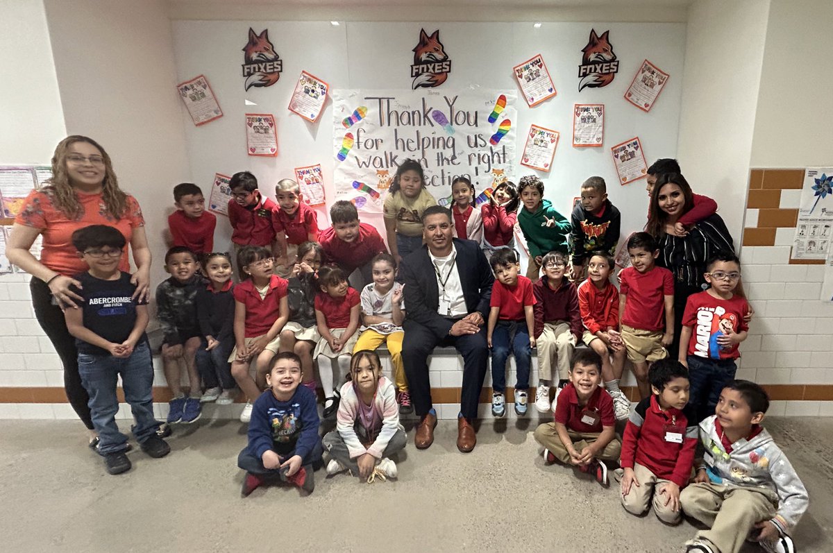 Happy Principal’s Week to our great Tinajero leader from our kinder foxes.🦊 @DrTinajeroEPISD @Montoya_Daniel1 #ItStartsWithUs