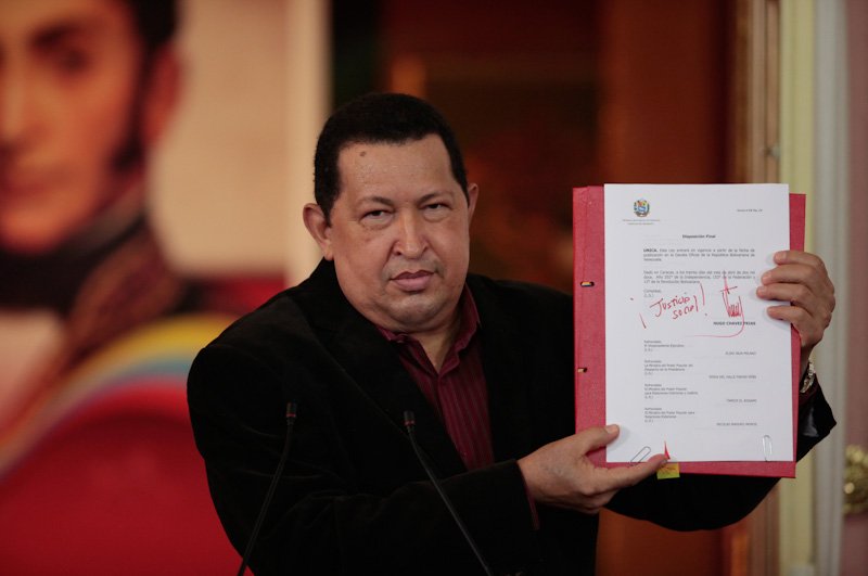 Jamás olvidaremos cómo el Comandante Chávez en medio de las dolencias de su enfermedad, promulgó la.Ley Orgánica para el Trabajo, m los Trabajadores y las Trabajadoras (LOTTT), un 30 de abril de 2012 ✊🏻❤️