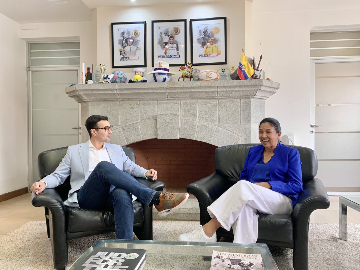 Fanny Uribe Lopez (@fannyuribelopez) on Twitter photo #Quito | Me reuní con el ministro del deporte, <a href="/aguschmer/">Andrés Guschmer Tamariz</a>, para tratar sobre los detalles finales de la construcción e inauguración del tan ansiado Estadio Pampas Coloradas, el convenio de la piscina semi-olímpica, entre otros proyectos.
#AlcaldesaFannyUribe #Quito | Me reuní con el ministro del deporte, <a href="/aguschmer/">Andrés Guschmer Tamariz</a>, para tratar sobre los detalles finales de la construcción e inauguración del tan ansiado Estadio Pampas Coloradas, el convenio de la piscina semi-olímpica, entre otros proyectos.
#AlcaldesaFannyUribe