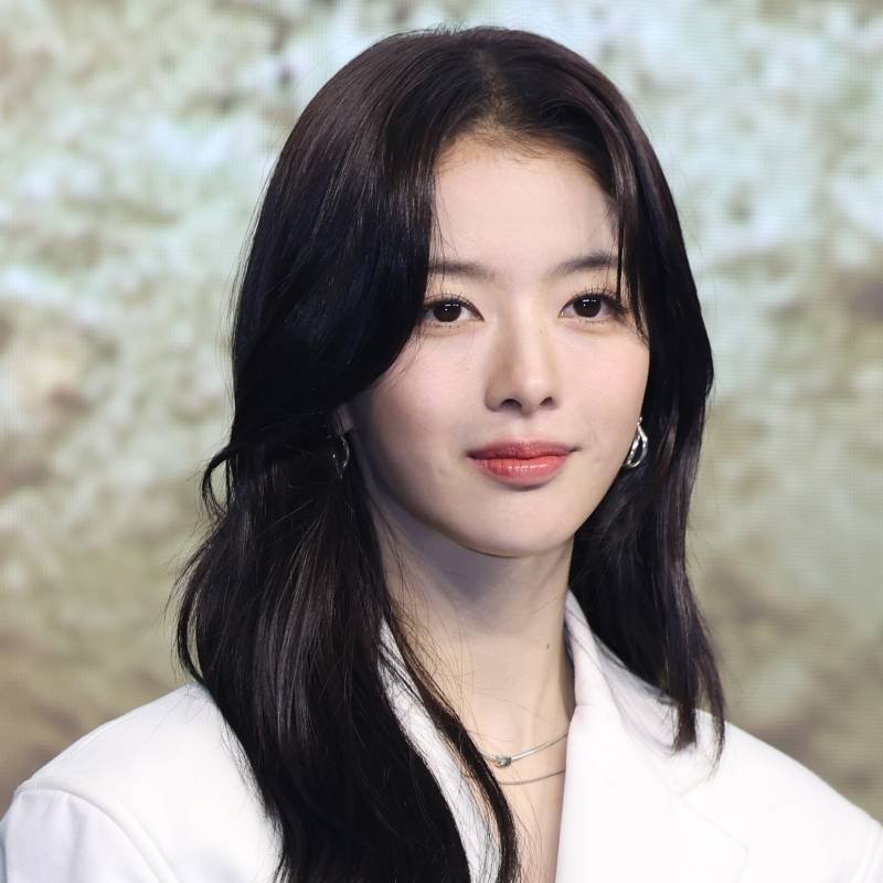 #NohJeongEui reportedly to lead MBC webtoon-based romantic comedy-drama #BarneyAndOppas (also known as #BunnyAndHerBoys).

It is set in a campus setting and follows the story of a college student named Ban Hee-jin who encounters five men and navigates love and self-growth.