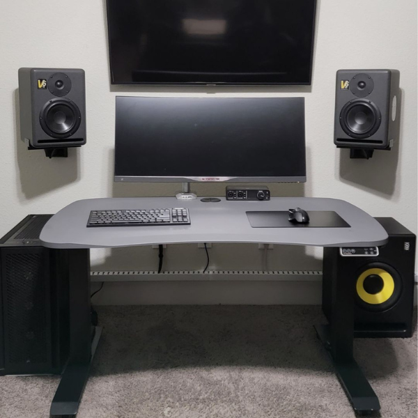 Showcasing our sit-to-stand Organic Curve 48 x 30, finished in (smooth as butter) Matte Lux Charcoal Desk. This could be the productivity & mood booster you've been waiting for in your workspace.
SHOP: tinyurl.com/y8cxf2ws
#standingdesks #wfh #officeinspo #customerphoto