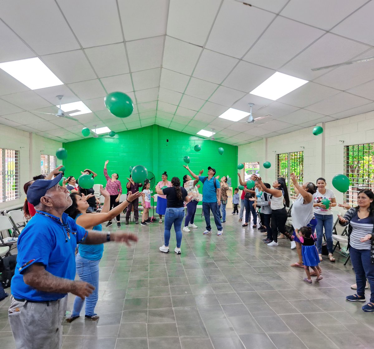 aldeassosSV's tweet image. Fortalecer vínculos familiares es clave. Con nuestra actividad &quot;Sanando y Fortaleciendo Vínculos&quot;, proporcionamos herramientas para construir normas y límites en casa. Juntos, cultivamos hogares llenos de amor y respeto. 💖 #CrianzaPositiva #EmpoderamientoFamiliar #SanVicente