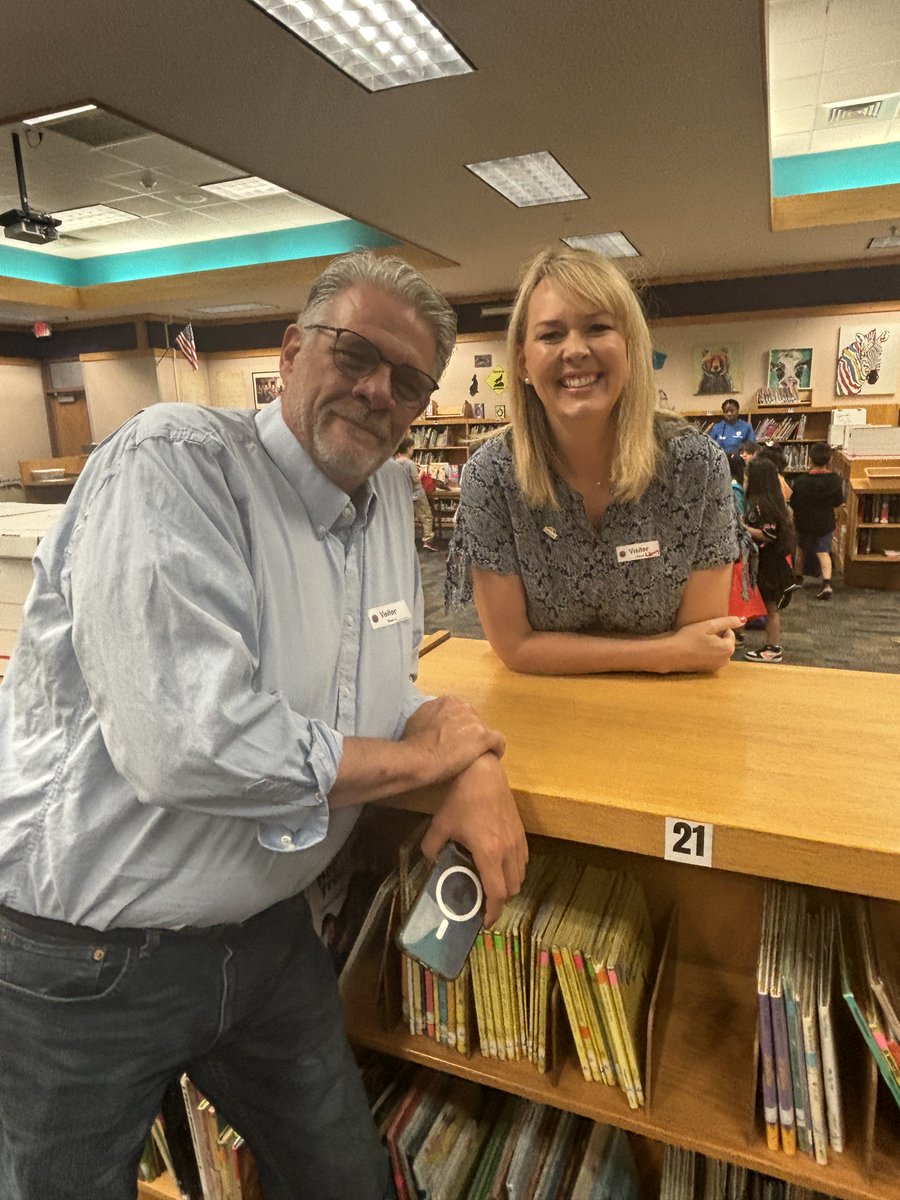 Azura CEO Mark Young, Azura Literacy Executive Director Allyse Hazeltine, and Mesa Council Member Julie Spilsbury joined students to celebrate learning, foster a sense of imagination, and develop a love of reading.

View the whole album on Facebook: facebook.com/media/set/?van…