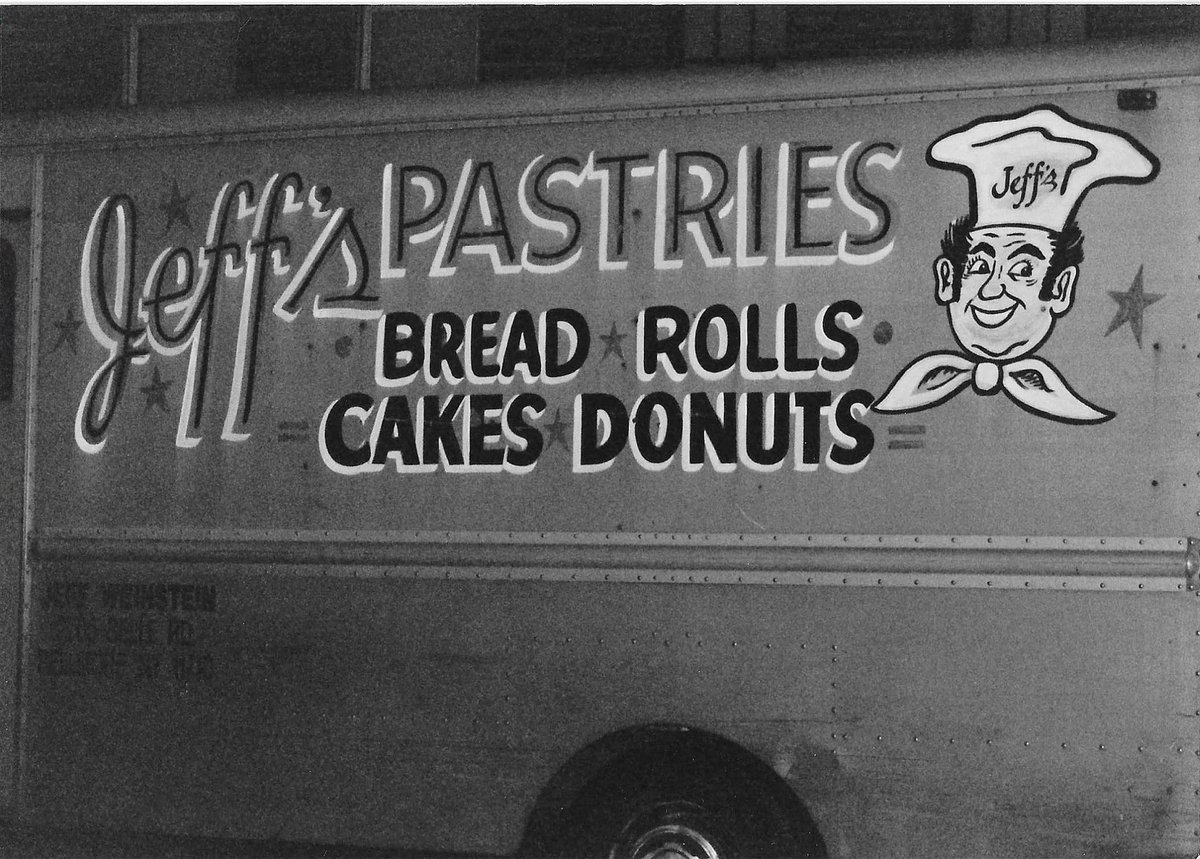 NYC 1995-ish b&amp;w 35mm cc: <a href="/usedwigs/">Jeff 🇵🇸</a>