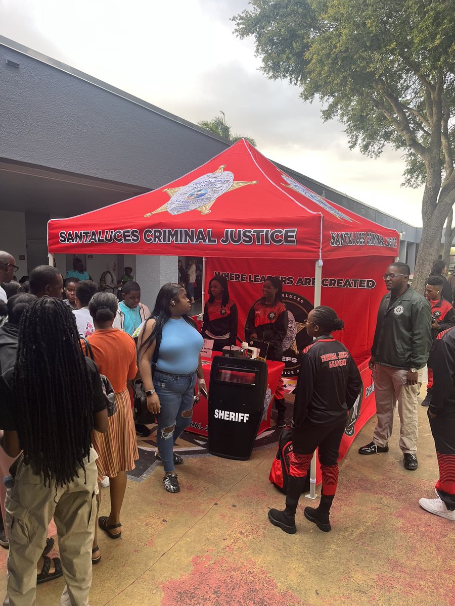 Wow! What a packed house! I had the pleasure to present to our future Chiefs. Orientation was a success! <a href="/SantalucesHS/">Home of the CHIEFS!</a> <a href="/Prin_Robinson/">Tameka Robinson</a> <a href="/ajlescas/">☀️Amanda Lescas ☀️</a> @BrianKSiegel1 <a href="/w_mawali/">W_Mawali</a> <a href="/southPbcsd/">SouthRegionPBCSD</a> <a href="/RachelCapitano/">Rachel Capitano</a>