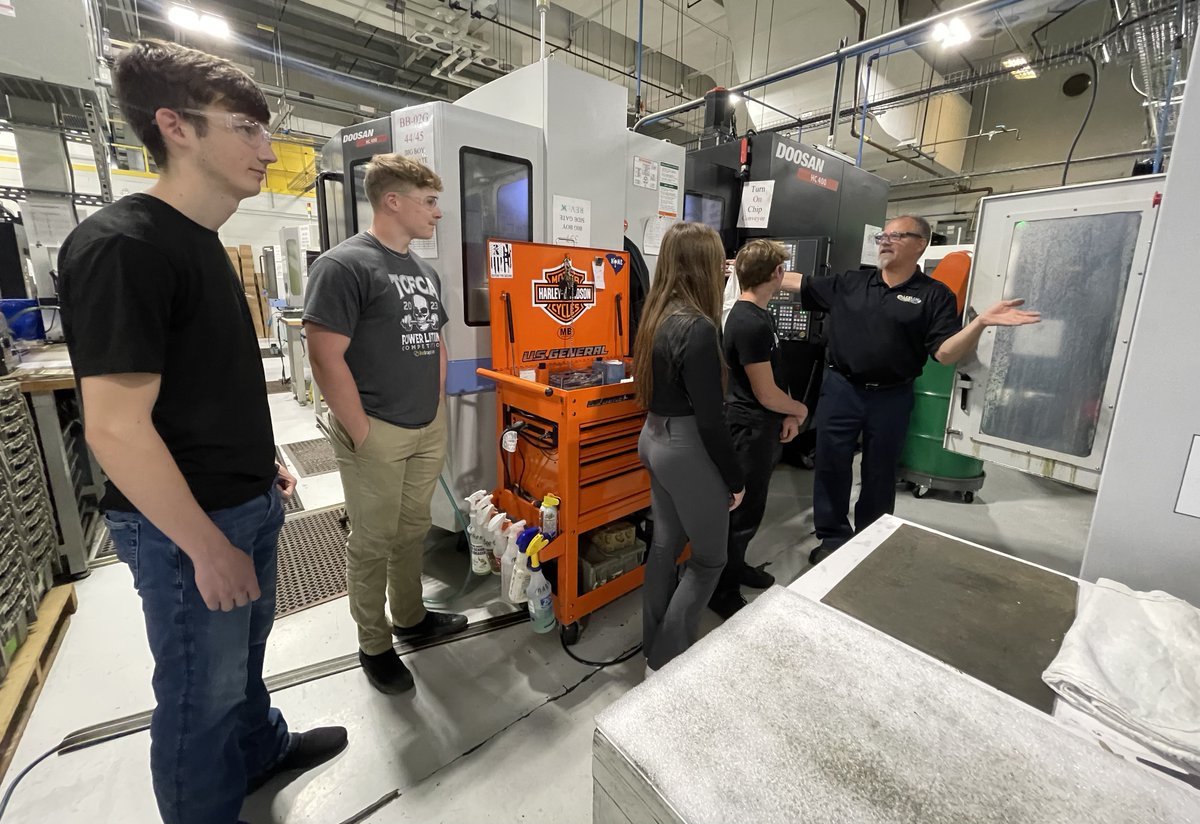 Today, students from @BentworthSD had the opportunity to tour at Lesleh Precision in Rostraver. These students saw a variety of manufacturing processes and equipment, but the highlight of the tour was the FIVE robotic cells they got to see today! Thank you Lesleh Precision!