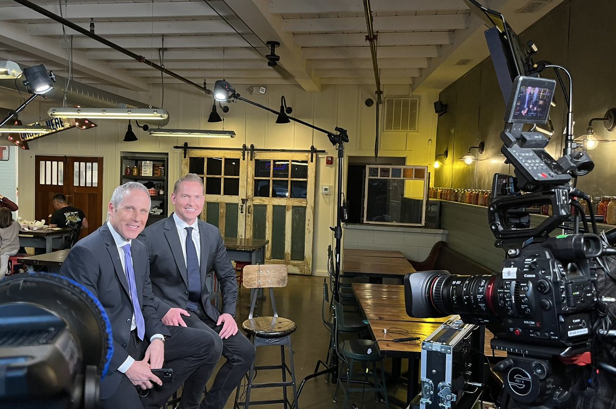 #BehindtheScenes Closing Arguments with <a href="/VinniePolitan/">Vinnie Politan</a>. 
We are LIVE at Blue Ribbon BBQ on Washington Street. Join us! 

<a href="/CourtTV/">Court TV</a> <a href="/CourtTVUK/">CourtTVUK</a>
