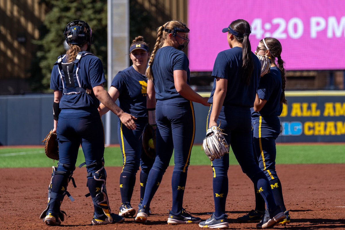 umichsoftball tweet picture