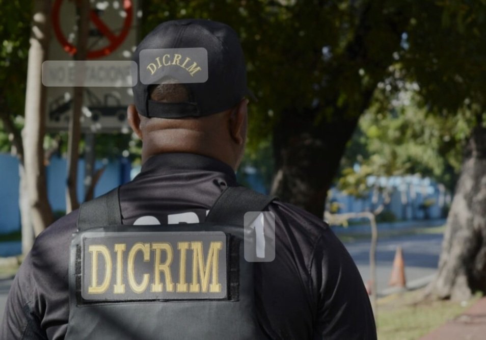 🚨👮‍♂️👮‍♀️Apresado por agentes de DICRIM de la @PoliciaRD hombre por estafa vía telefónica a una ciudadana. Miembros policiales, adscritos a la Dirección Central de Investigación (DICRIM), apresaron a un hombre quien tenía denuncia desde septiembre del 2022 por estafar a una