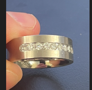 This ring was located in east Vancouver and we are hoping to return it to the rightful owner. 💍 If this is yours, please contact Vancouver Police Sgt. Jay Alie at jay.alie@cityofvancouver.us #vanpoliceusa