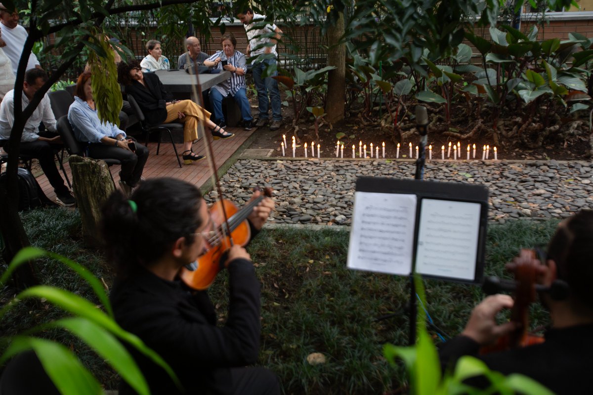 💬En palabras de Juan Felipe Paniagua (<a href="/jfpa0616/">Juan F. Paniagua-Arroyave</a>), quien fue estudiante y luego colega: “La ciencia del profe Iván era sencilla y humilde, pertinente y transformadora. Una ciencia global y local, planetaria e íntima, que inspira vidas, crea conocimiento y transforma sociedad”.
