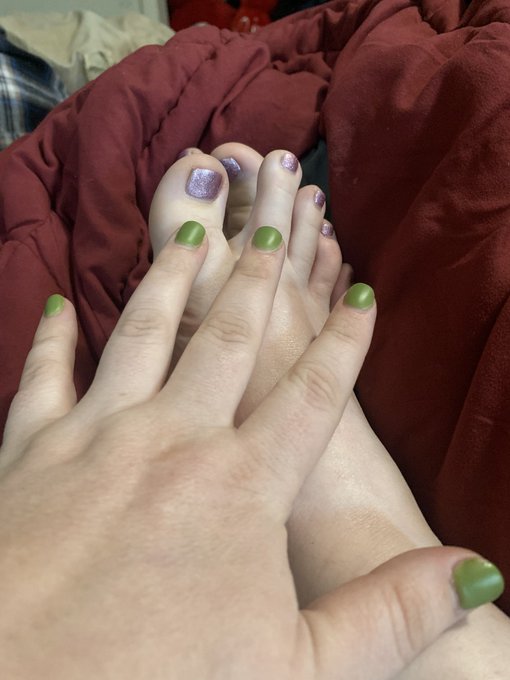 I just love my nails  Findom feet painted toes indiana bbw https://t.co/XkpkfDaOoj