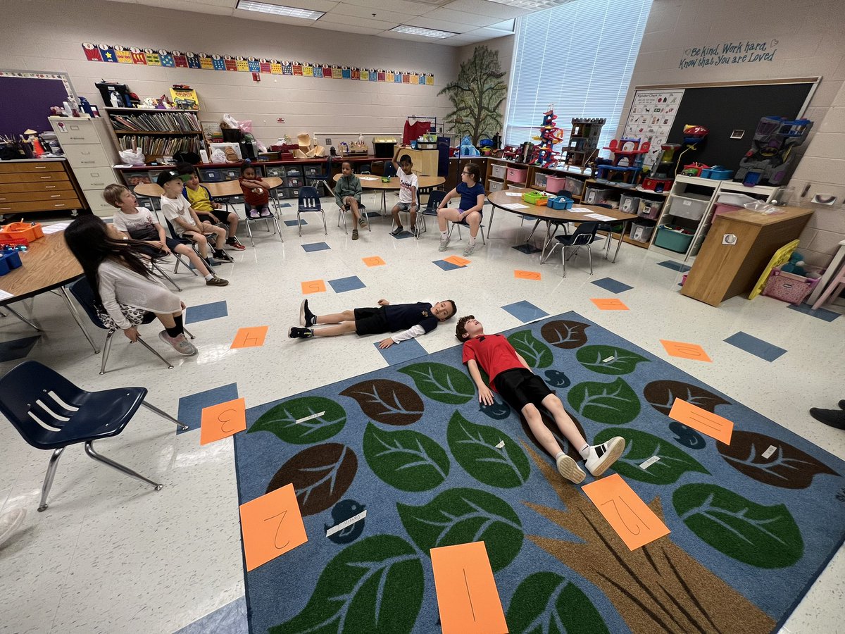 ⏰🤸‍♂️Ms. Salcedo's first graders are time-telling champs! 🕰️⏳ Using their whole bodies, they've mastered the art of telling '0'clock times' with flair and fun! 🎉 #TimeTellingPros #LearningThroughMovement #MathPlay #iteachmath #FCPSMath @MathematicsFcps @fcpsnews @PrincipalWolfe