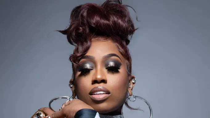 Hip-hop artist #MissyElliott has been tapped for a role in director Michel Gondry & producer #PharrellWilliams untitled feature for Universal Pictures

Follow @trendonzblog for latest news      

#trending #viral #movies #film #cinema #hollywood #entertainment #music #TaylorSwift