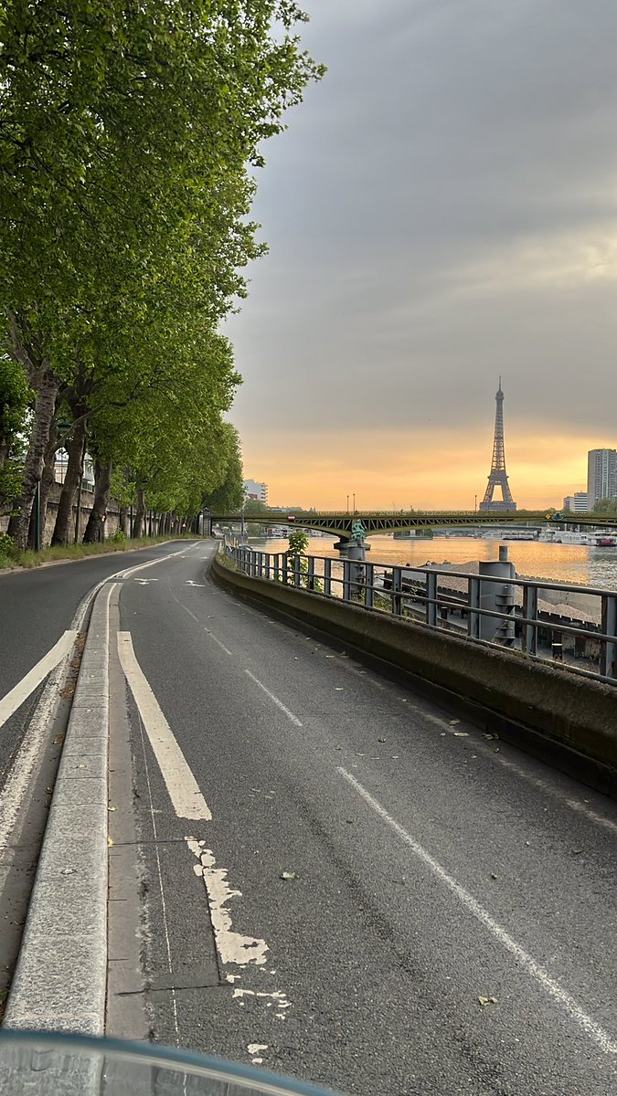 Le seul jour de l’année où il n’y a PERSONNE ou presque debout à Paris !