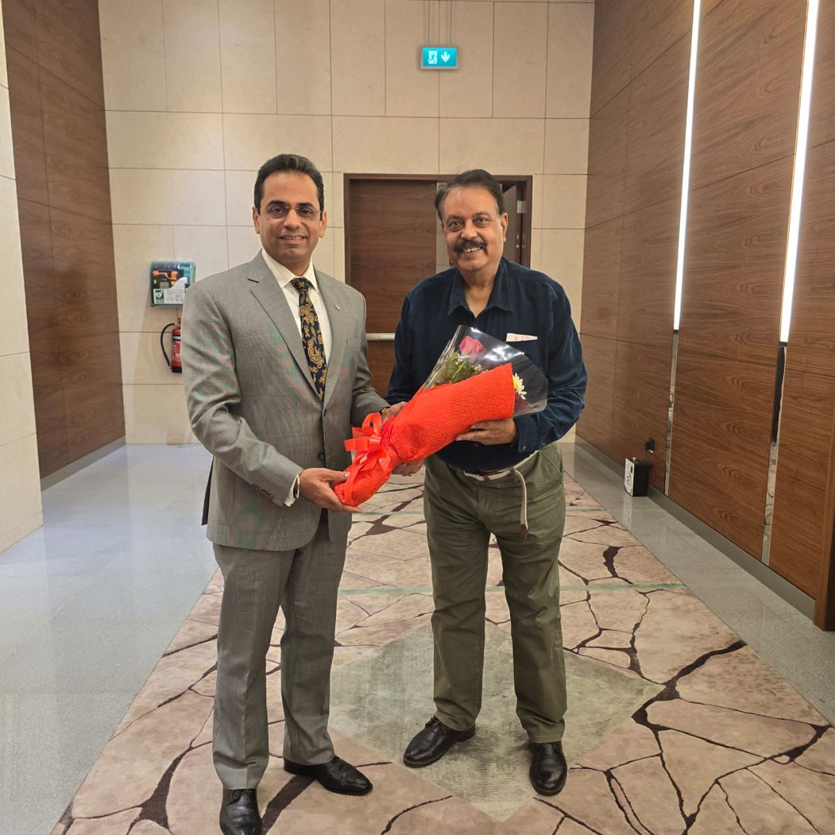 Amb @Amit_Narang had the pleasure of welcoming to Muscat, Dr. BR Mani, Director General of the National Museum, New Delhi. His visit will further enhance the recent strides made in bilateral cooperation in history and heritage.