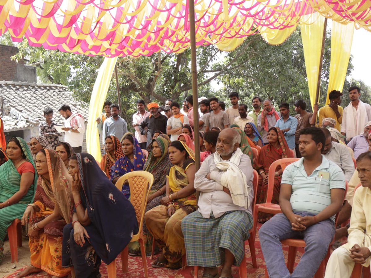 टांडा विधानसभा की ग्राम पंचायत ब्राहिमपुर कुसुमा में जन चौपाल के माध्यम से लोगों से समर्थन की अपील किया। #ambedkarnagarmekevalritesh #AbkiBar400Par