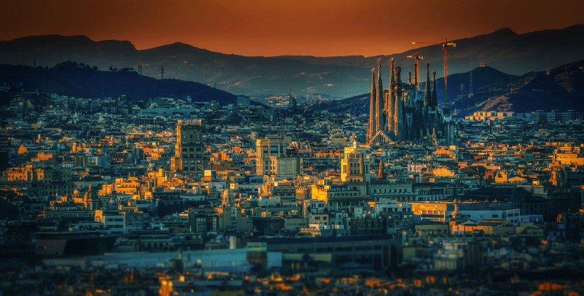 hjy836's tweet photo. 🚀 Thrilled to announce The International Joint Workshop on Federated Learning for Data Mining and Graph Analytics (FedKDD) which will be co-located with the @kdd_news #KDD2024 in Barcelona on August 25th-29th, 2024.
📢Call for submission: Join our knowledge-sharing party in Barcelona and submit your papers on scalability, safety, graph analytics & applications of #federated_learning! Share insights with researchers from industry & academia, learn about the latest advancements, and get feedback to supercharge your research!

📅Deadline for submission: May 28th, 2023. Full CFP: https://t.co/REpEYcff05

✈️Registration to the @kdd_news (KDD 2024) conference is required. Registration fee funding will be available for eligible participants i.e. presenting authors. Priority will be given to oral presenters, workshop volunteers, & first-time attendees of KDD or similar conferences.
