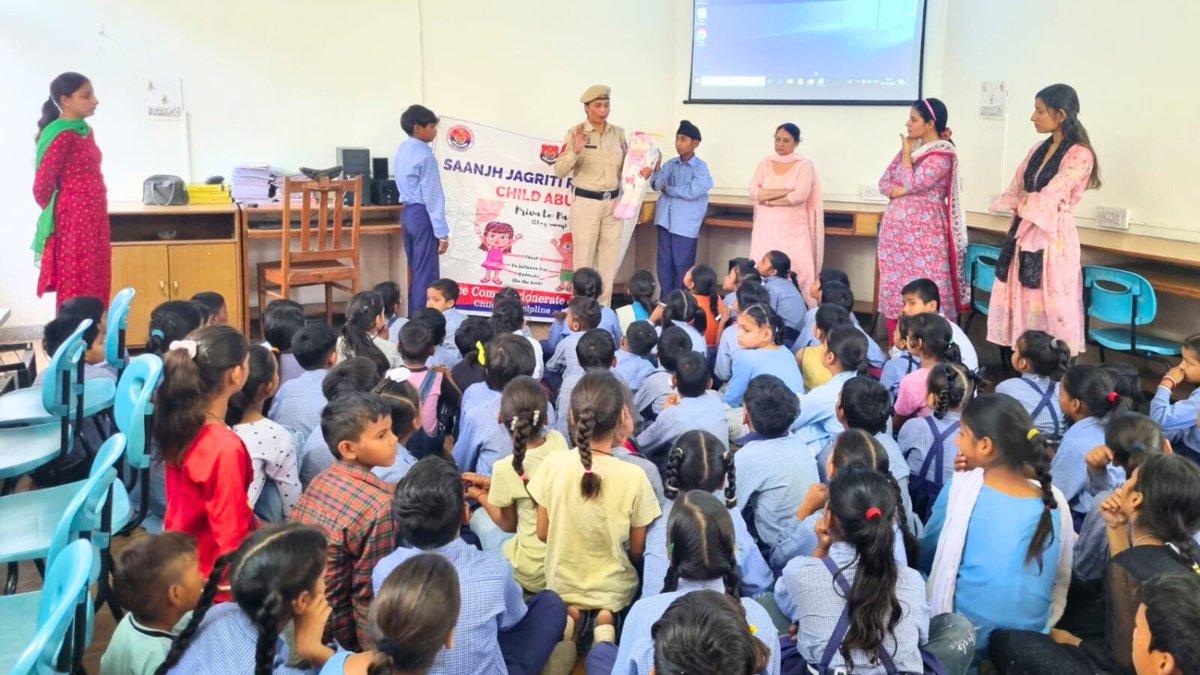 #ShaktiHelpDesk of Commissionerate Police Jalandhar conducted an awareness seminar at MGN School, Jalandhar, to educate children about domestic violence, good touch/bad touch, and helpline numbers 112 & 1098. #SaanjhShakti