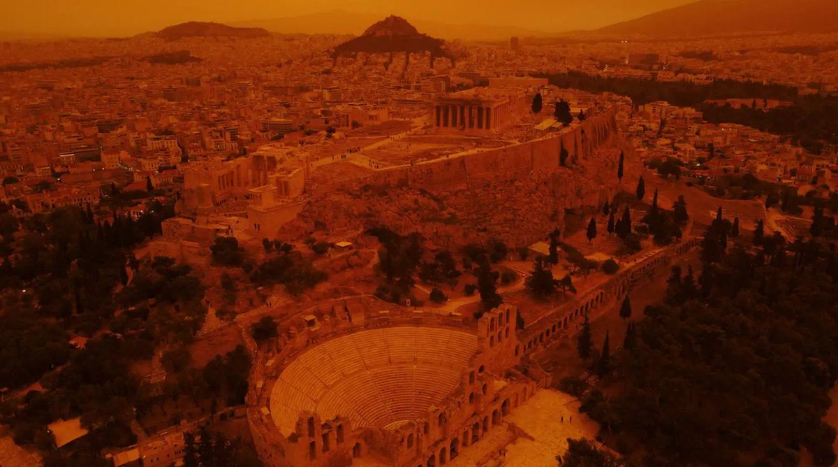 Las ruinas de la Acrópolis cubiertas por un episodio de polvo sahariano, Atenas, Grecia (Milos Bicanski, 2024)