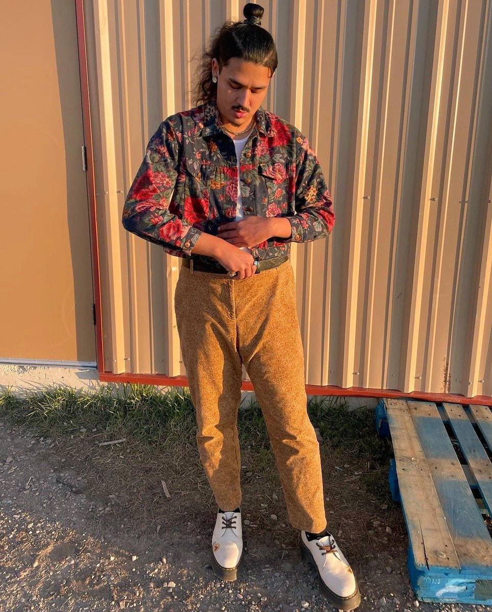 Lookin’ stunning @gooddaayy.co in his vintage find from Popsikle🌸♻️☀️🌻 #customerlove #vintagejacket #thriftfinds #vintagefinds #popsikleshop #onlinethrifting #thriftboutique