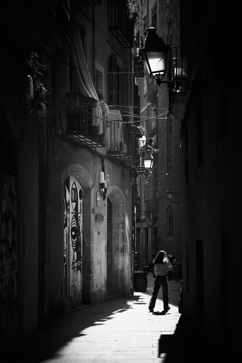 Dense light that slides through the alleys crevices

📍 Carrer de la Palma de Sant Just, Barri Gòtic, Ciutat Vella, Barcelona

📸 Fujifilm X-T4

📷 Fujinon XF 35mm F2 R WR

⚙️ ISO 160 - f/8.0 - Shutter 1/320

#StreetPhotography #BlackAndWhite #photography