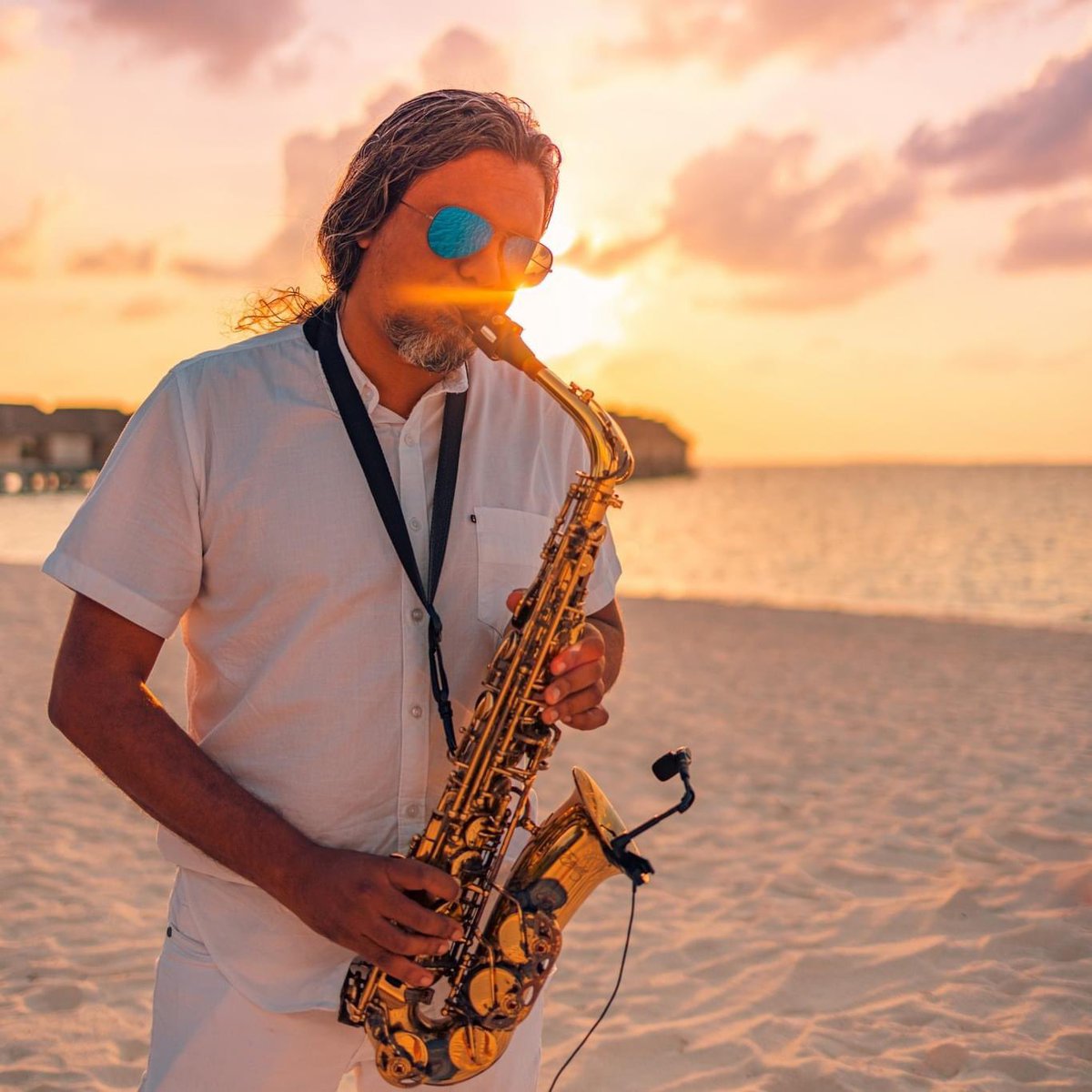 The world swings to the beat of jazz today!  This #WorldJazzDay, immerse yourself in the soulful melodies and electrifying improvisations.

What are your favourite jazz classics? Share your playlist and let's celebrate together! 

#luxsouthariatoll #LiveMusic #IslandParadise