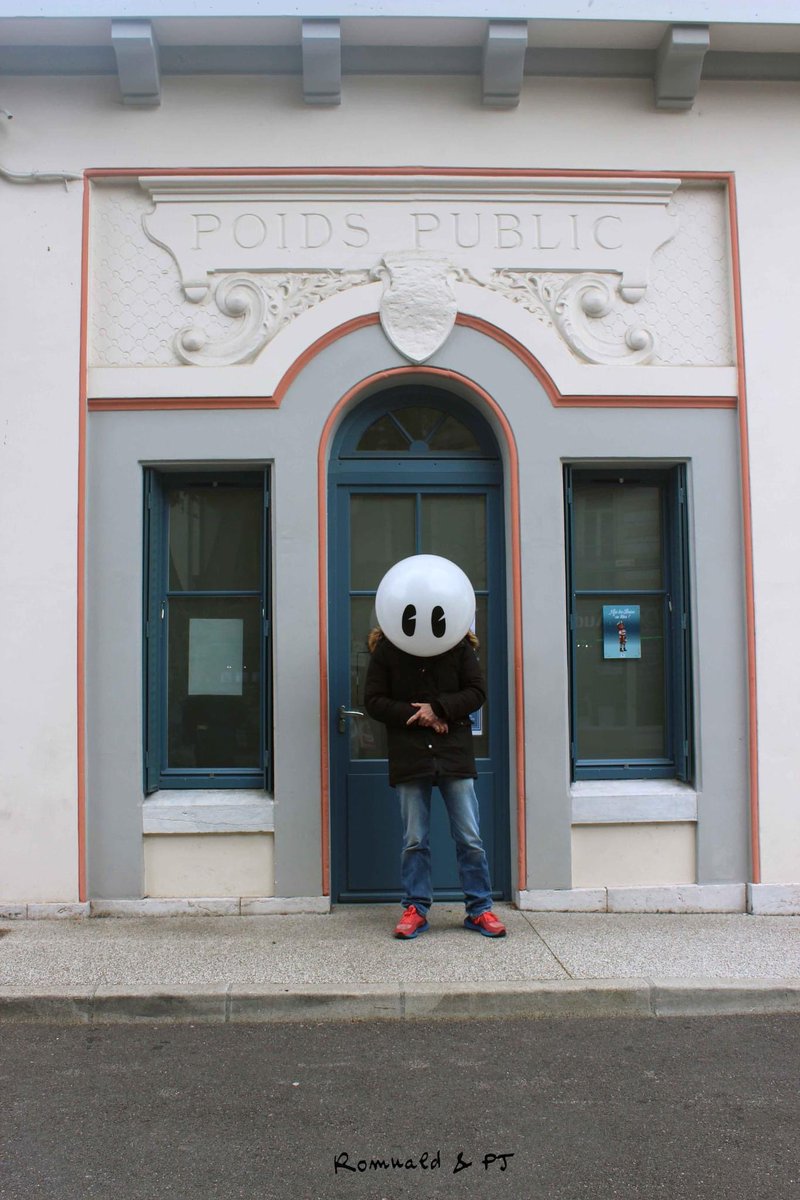 Travailler est un devoir, on a dit !
Working is a duty, we said!

#Performance « la vie de Monsieur Bidule ».
#aixlesbains
©️@pjblanchon adherents de @Adagp_ 

#art #artperformance #aixlesbains #savoie  #streetartist  #StreetArt #thermalisme #Lacdubourget #Lamartine