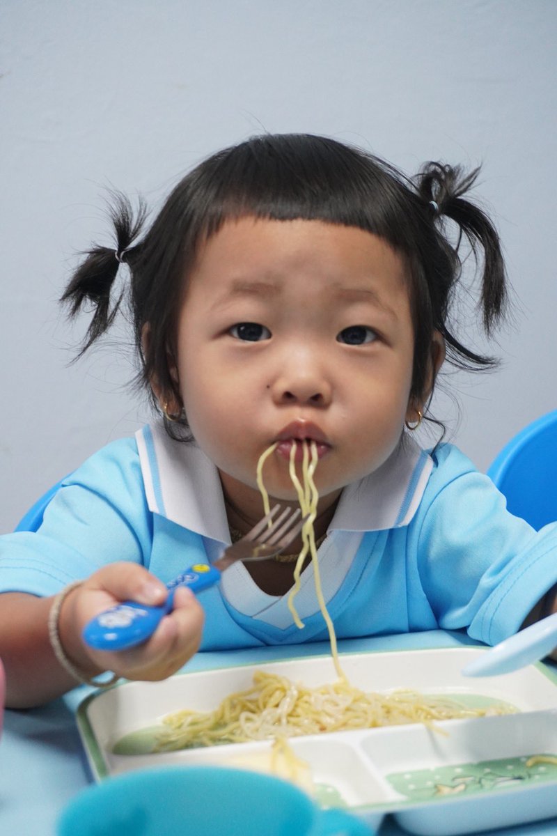 🙏ผมขอเชิญทุกท่านร่วมเป็นพ่อแม่อุปถัมภ์ประจำเดือนพฤษภาคม67
ร่วมบริจาค🔟😊สมทบทุนเพื่อเป็นเจ้าภาพเลี้ยงอาหารเด็กๆประจำเดือน พฤษภาคม67 ด้วยกันนะครับ.ท่านสามารถร่วมบริจาคสมทบทุนช่วยค่าอาหารประจำวันเพื่อเลี้ยงอาหารเด็กๆได้ที่บัญชีมูลนิธิบ้านนกขมิ้น.
ธนาคารกสิกรไทย 
732-2-87770-0