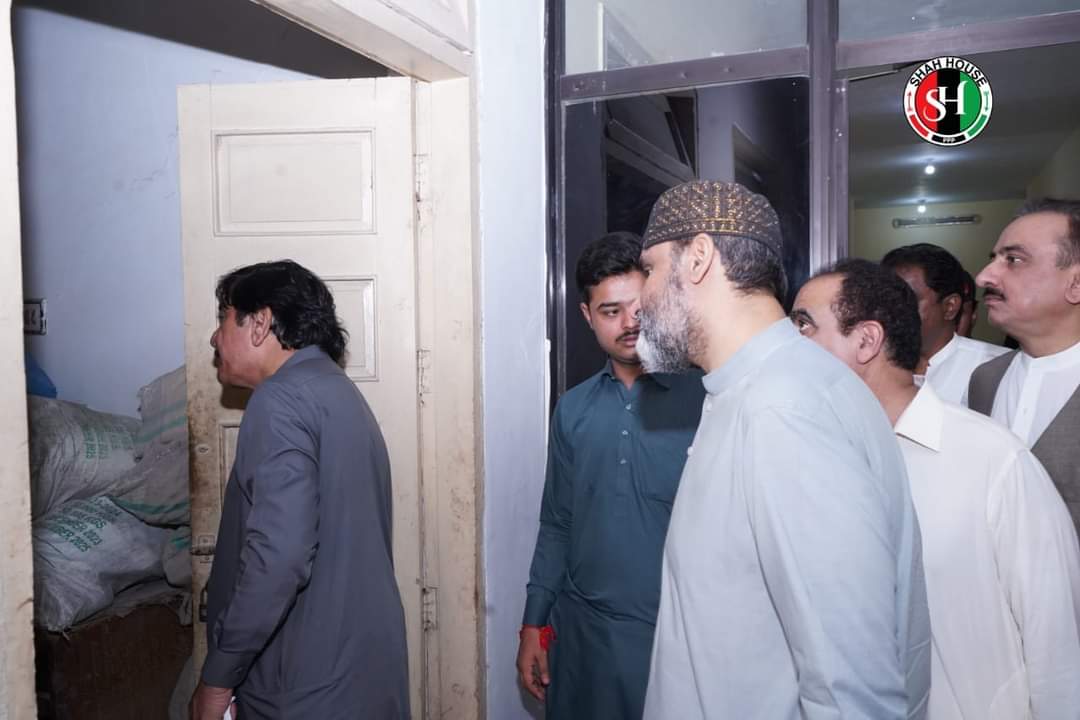kotbullo's tweet photo. اسد اللہ خان بلو اور پاکستان پیپلز پارٹی کے صوبائی وزیر ورکس اینڈ سروسز اینڈ جیل خانہ جات سندھ علی حسن زرداری اور ایم پی اے سید فرخ شاہ کے ہمراہ مختلف دفاتر کا دورہ کیا۔ https://t.co/C5KLdm8NiH