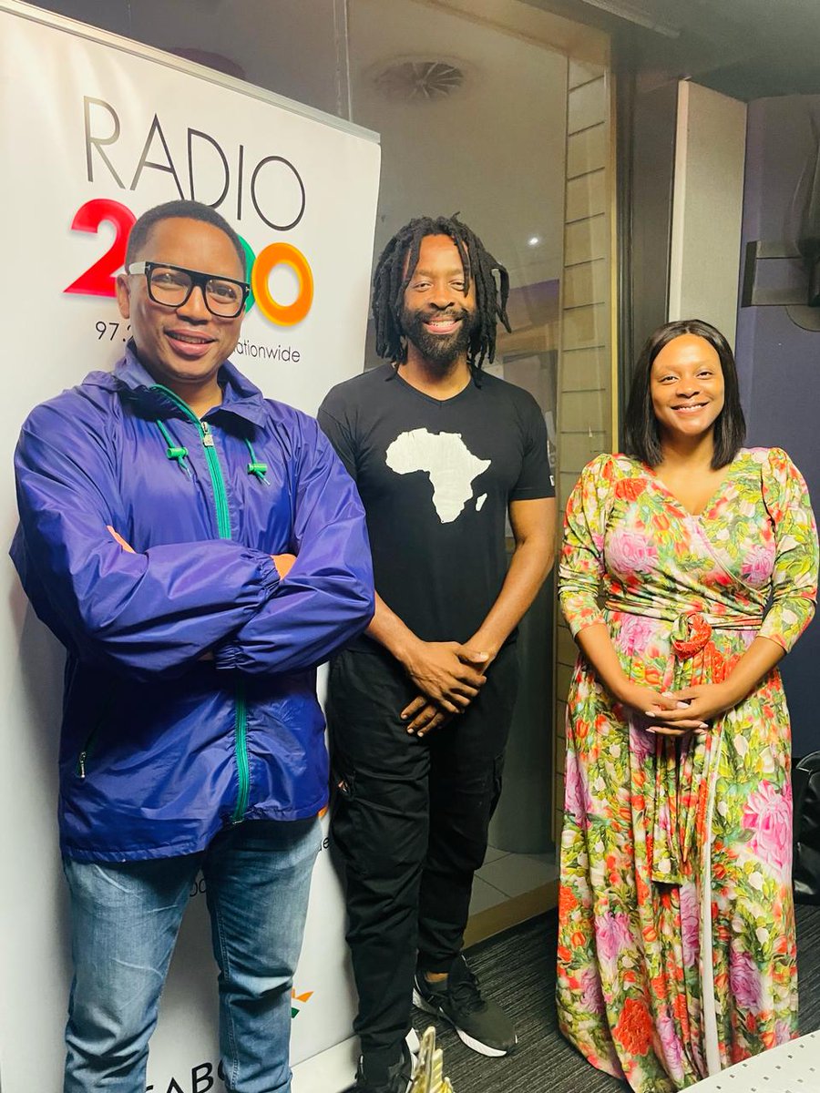 HendriccahM's tweet photo. @Radio2000_ZA @djsbu @LeloMzaca @nathi_ndamase Good morning team happy new month family 💃💃💃💃

#NoNameBreakFastShow re tsene✌️
#YouthEndala♥️💙💚💛
#OurMusicYourMemories 💃💃💃 https://t.co/2OZzzSzevZ