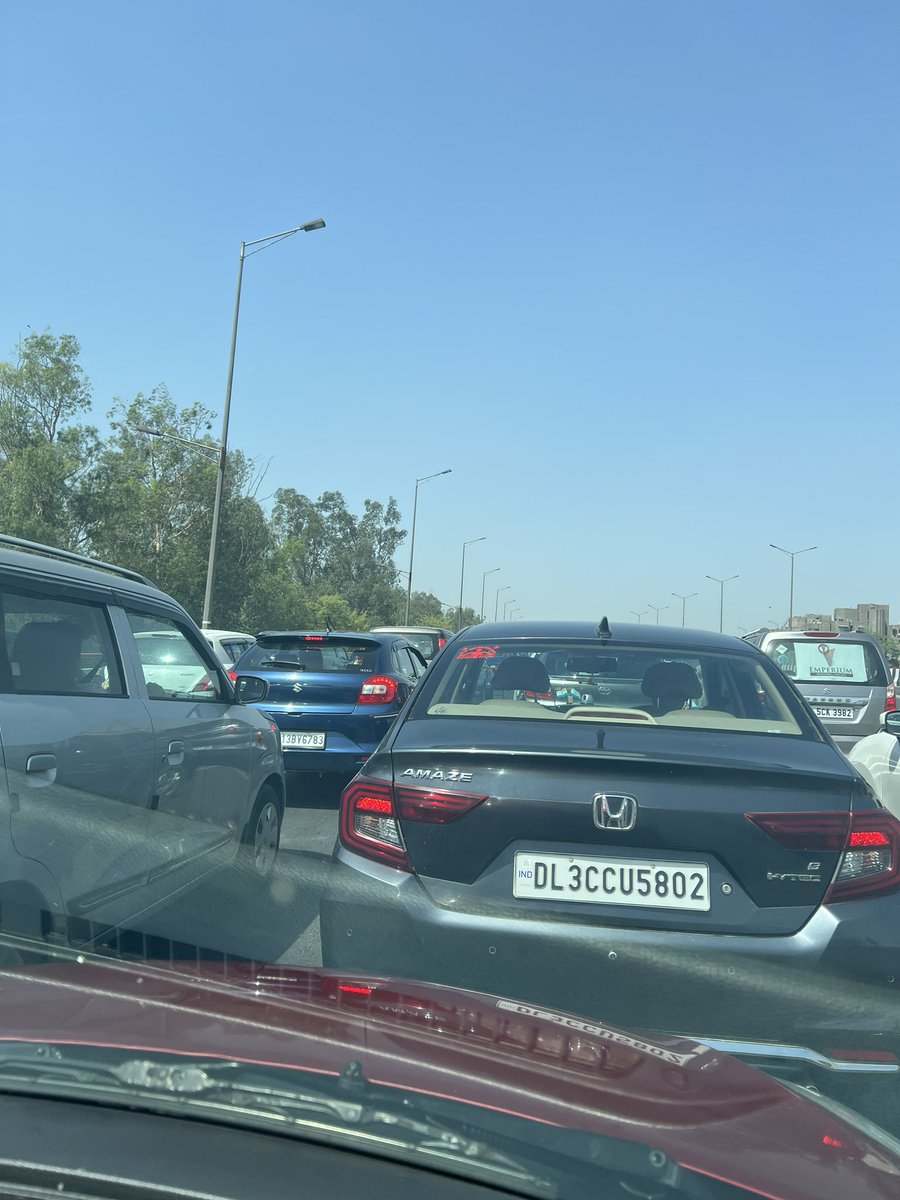 Hey @DelhiPolice @dtptraffic What Happened at NH9 #NH9 Traffic Chocked. Jam Packed. Thousands of Vehicles Stuck there. See @CPDelhi