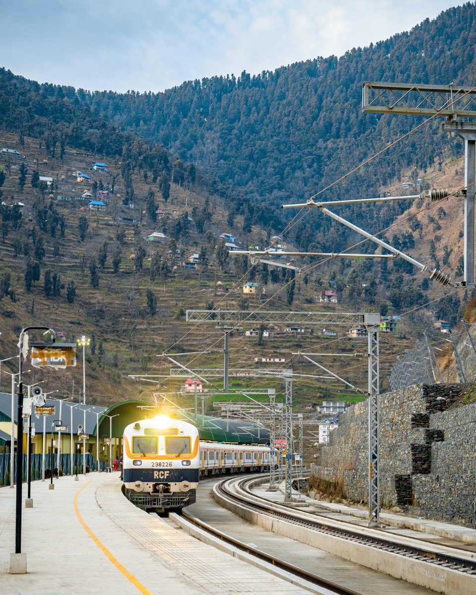 Thrilled to witness #IndianRailways making tracks in Kashmir! A monumental stride towards economic growth, enhancing connectivity and unlocking the region's immense potential in trade and tourism. #IndianRailways #ProsperousKashmir #GameChanger #development