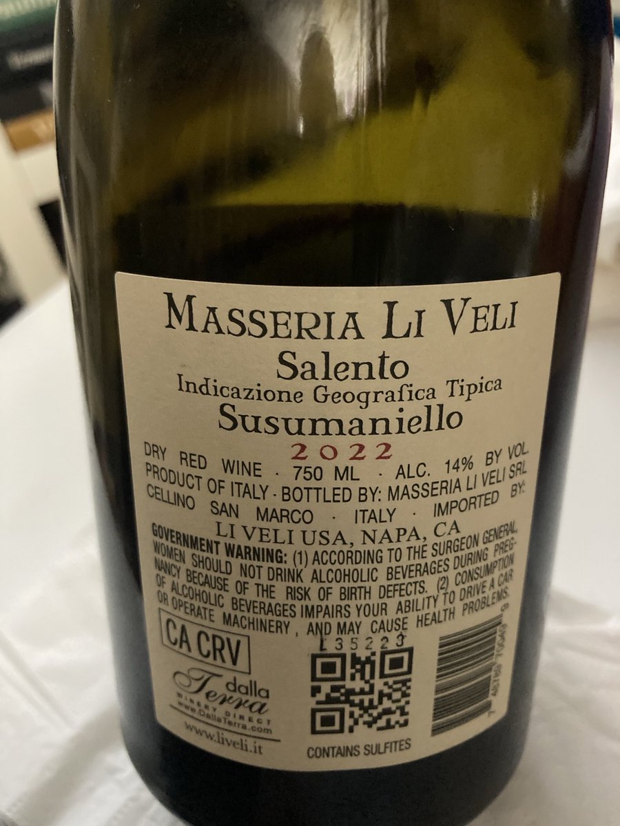 Under the radar Italian grape,#Susumaniello,22 #MasseriaLiVeli,this black beast from #Puglia,is a delicious fruit bomb,opaque color,simple but delightful aromas of violet&frozen berries,w/a dash of cough syrup,full body&extremely rich,after a couple of glasses,sleep like a baby🥰