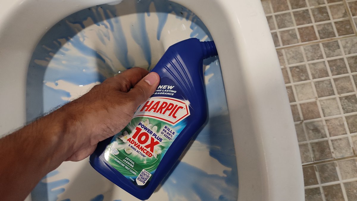 #toiletcleaning #harpic #toiletcleaner
#review #productreview #harpic #harpictoilet #toiletcleaning #toiletcleaner #howtouse #toilet 
Harpic Disinfectant Toilet Cleaner Kills 99.9% of germs and removes 10 x more yellowish and tough stains.