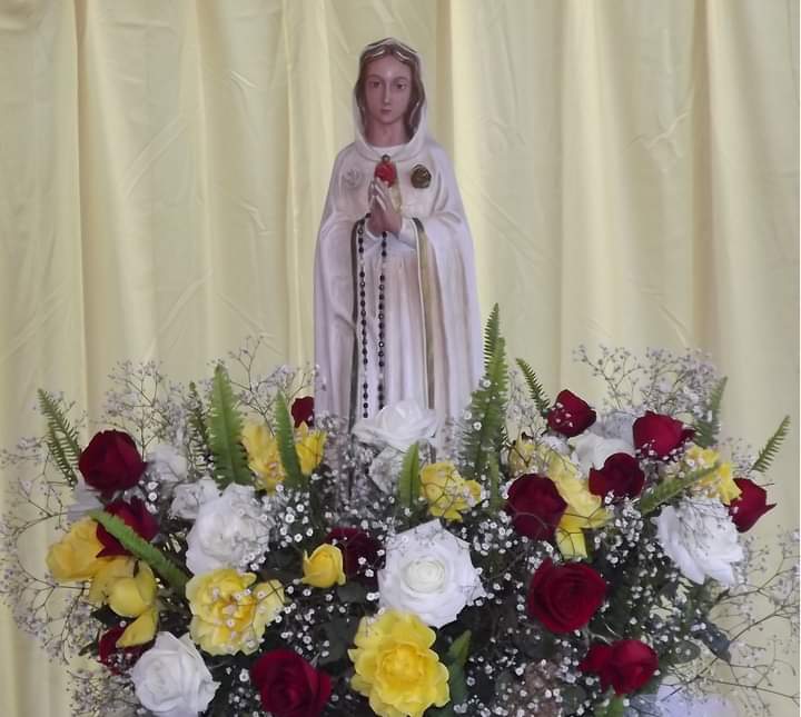 MARIA ROSA MÍSTICA MARIA, SINAL DE ESPERANÇA. A Igreja para estar em comunhão com Deus e com os homens, precisa de fé sobrenatural e fé simples, forte, sincera e unida à Palavra de Deus e ao magistério instituído por Jesus, uma fé viva.